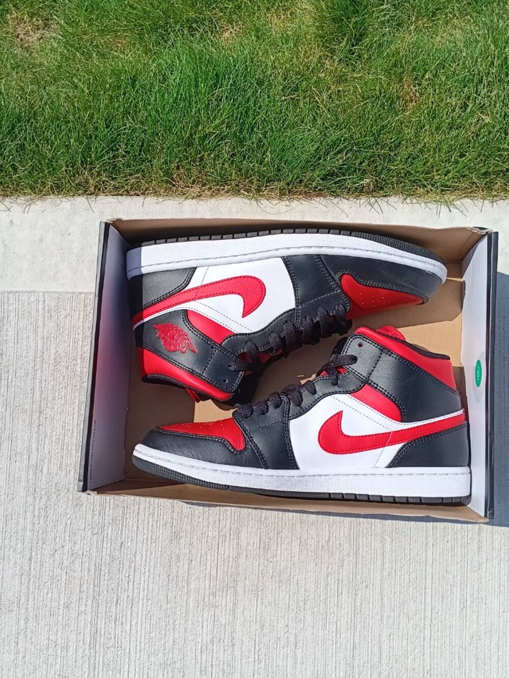 Jordan 1 Mid White Black Red (2022)